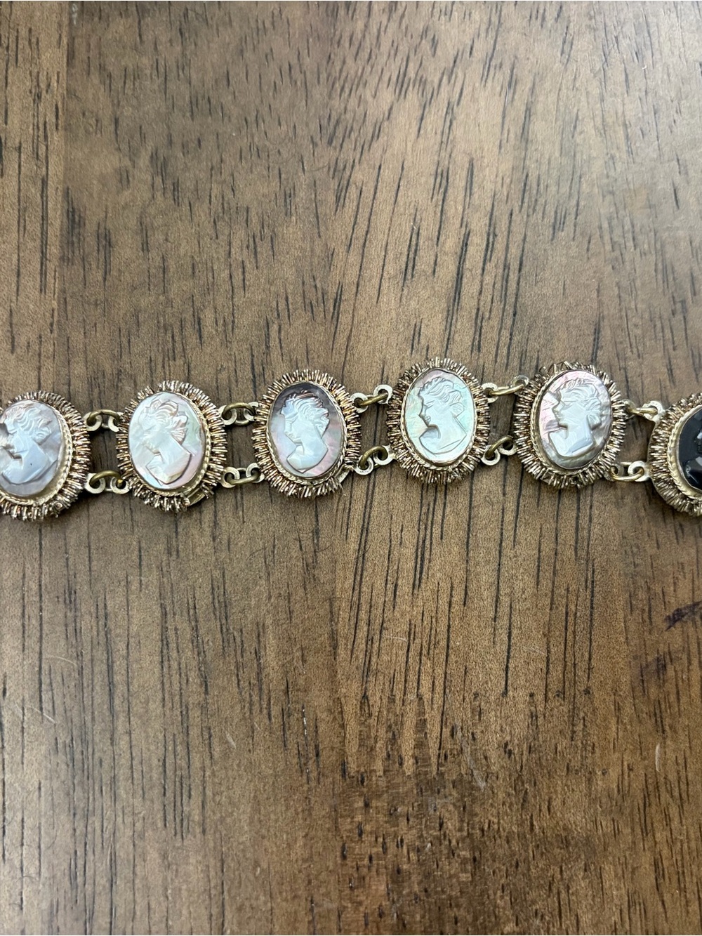 Giuseppe Mandile Cameo Link Bracelet with White Iridescent Cameos